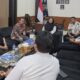 Kepala BNNK Banyuwangi, Kombespol Rachmat Kurniawan bersama Kepala Lapas Banyuwangi, Solichin dalam pembahasan kerja sama rehabilitasi dengan LRPPN