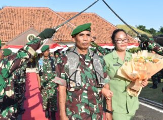 Tradisi pedang pora