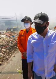 Gubernur Jateng Ahmad Luthfi didampingi Wali Kota Surakarta Respati Achmad Ardianto penanganan kebakaran di Tempat Pembuangan Akhir (TPA) Putri Cempo, Mojosongo, Kota Surakarta, Sabtu (5/9/2026).