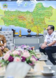 Gubernur Jateng, Ahmad Luthfi saat menerima audiensi Executive Vice President (EVP) Daop 4 Semarang Mohamad Arie Fathurrochman
