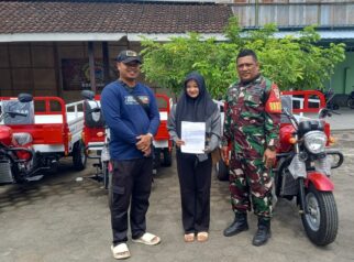 Babinsa Desa Bayu Koramil 0825/20 Songgon, Kopka Zarkoni mengawal langsung penyerahan sarana dan prasarana KDKMP Desa Bayu