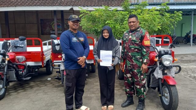Babinsa Desa Bayu Koramil 0825/20 Songgon, Kopka Zarkoni mengawal langsung penyerahan sarana dan prasarana KDKMP Desa Bayu