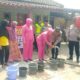 Polsek bersama Bhayangkari Ranting Wedi menyalurkan bantuan air bersih kepada warga Dukuh Kaponan, Desa Kaligayam