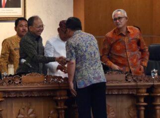 Gubernur Bali, I Wayan Koster dalam Rapat Paripurna ke-50 DPRD Provinsi Bali Masa Persidangan I Tahun Sidang 2026-2027