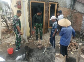 Koramil 0825/13 Singojuruh monitoring proses perampingan sekaligus pelebaran akses jalan