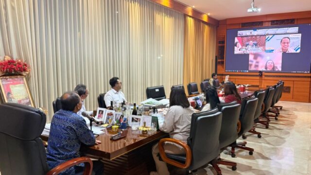 Gubernur Bali, I Wayan Koster mengikuti rapat virtual bersama Menteri PKP