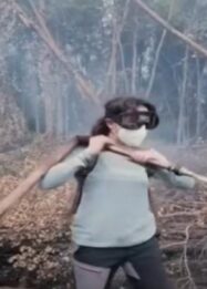 Sherina Munaf menunjukkan kepeduliannya terhadap kebakaran hutan dan lahan (karhutla) yang melanda Kalimantan Tengah.