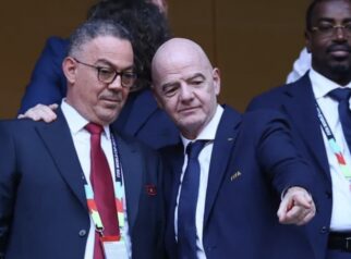 Presiden Federasi Sepak Bola Kerajaan Maroko Fouzi Lekjaa dan Presiden FIFA Gianni Infantino