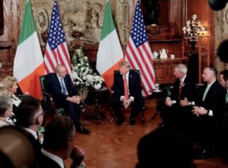 Presiden Amerika Serikat (AS) Donald Trump saat bertemu Perdana Menteri (PM) Irlandia Micheal