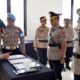 Kapolresta Banyuwangi, Kombes Pol Dr. Rofiq Ripto Himawan memimpin upacara sertijab tiga pejabat