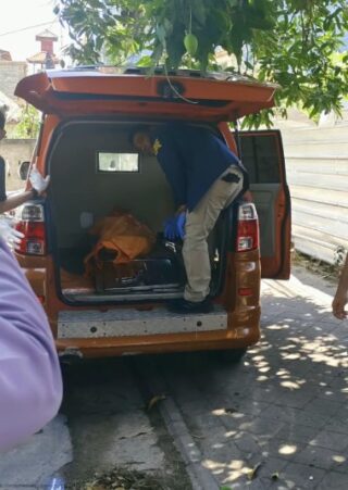 WN Australia berinisial SDJ (57) bersama dua anaknya, ADS (10) dan LKS (3), yang ditemukan meninggal dunia