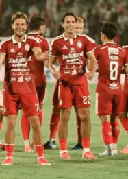 Bali United FC vs Isenmulang Kalteng FC 4-1