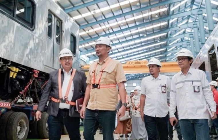 Pimpinan dan anggota Komisi II DPRD Banyuwangi, saat melakukan kunker ke PT INKA Banyuwangi