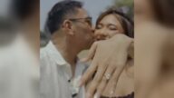 Marion Jola Resmi Dilamar Dennis Talakua dengan Cincin Berlian Oval di Candi Prambanan