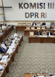 Dalam rapat dengar pendapat umum dengan Komisi III DPR RI