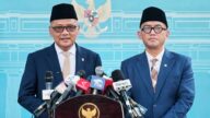 Menteri Haji dan Umrah Mochamad Irfan Yusuf didampingi Wamen Dahnil Anzar Simanjuntak