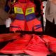 Jaket pelampung (life jacket) berwarna oranye