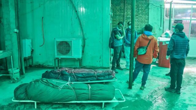 Jenazah dua pendaki Nepal yang ditemukan setelah longsoran salju di Gunung Himlung
