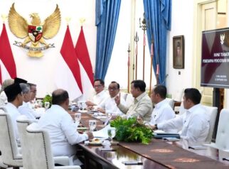 Presiden Prabowo pimpin rapat terbatas di Istana Merdeka