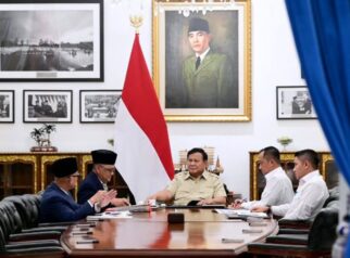 Presiden Prabowo saat menerima laporan Menteri dan Wakil Menteri Haji dan Umrah