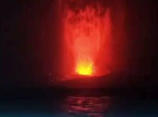 Gunung Anak Krakatau Erupsi Lagi, Semburan Lava Pijar Tampak Terlihat Jelas