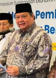 Menko Perekonomian, Airlangga Hartarto usai acara Simposium Ikatan Ahli Ekonomi Islam Indonesia (IAEI) di kantor Kemenko Perekonomian, Jakarta Pusat