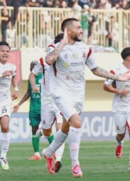 Dimitar Mitkov usai cetak gol ke gawang PSS Sleman