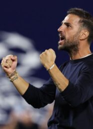 Cesc Fabregas Bisa Tinggalkan Como Jika Barcelona Memanggil