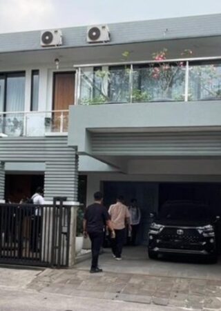 KPK menggeledah salah satu rumah milik saksi berinisial YYS