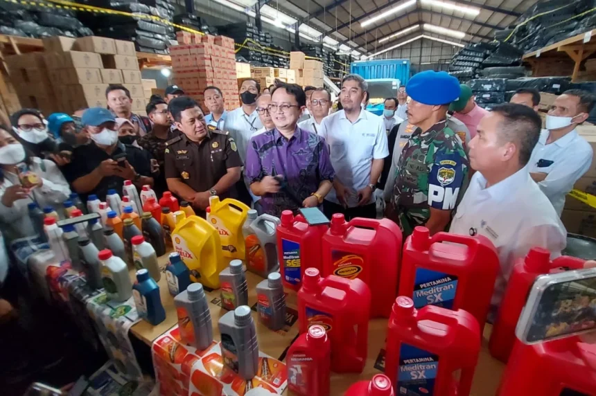 Pabrik Oli Palsu di Cengkareng Digerebek, Raup Untung Rp864 Juta dari Oli Bekas