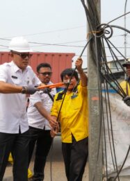 Penertiban kabel fiber optik semrawut