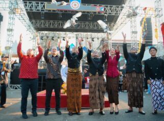 Bupati Boyolali, Agus Irawan Didampingi Ketua DPRD Boyolali, Susetya Kusuma Dwi Hartanta sat membuka agenda tahunan Pengging Fair