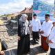 Bupati Ipuk saat meninjau kawasan Sungai Kalimati