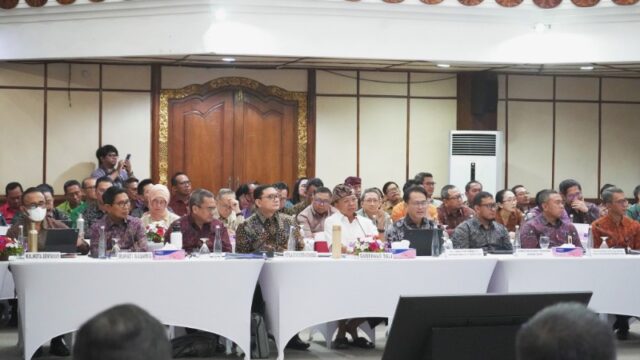 Gubernur Bali, I Wayan Koster saat menerima kunjungan Banggar DPR RI