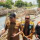 Bupati Sidoarjo H. Subandi sidak progres pembangunan Jembatan Candinegoro
