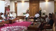 Gubernur Bali, I Wayan Koster saat menerima audiensi Sekretaris Kemenko Kumham Imipas R. Andika Dwi Prasetya