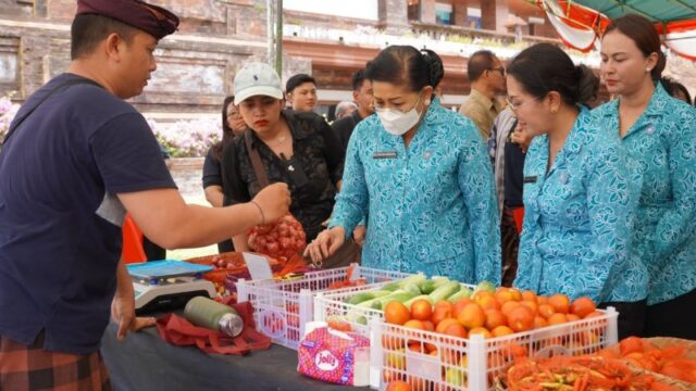 Pasar Rakyat TP PKK Provinsi Bali bertajuk “Berbelanja dan Berbagi”