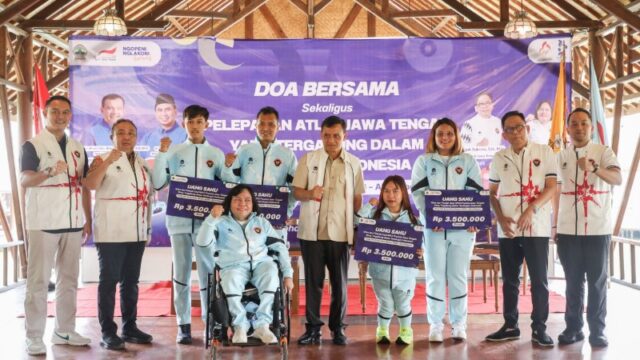 Gubernur Jateng, Ahmad Luthfi saat melepas keberangkatan atlet, pelatih, dan ofisial