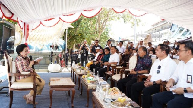 Gubernur Bali, Wayan Koster bersama Wagub I Nyoman Giri Prasta dampingi Presiden ke-5 RI