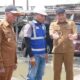 Bupati Sidoarjo, H. Subandi melakukan sidak terhadap progres pembangunan betonisasi ruas Jalan Gedangan-Betro