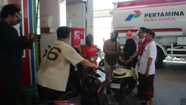 Gubernur Bali, I Wayan Koster meninjau Depo Pertamina Pesanggaran
