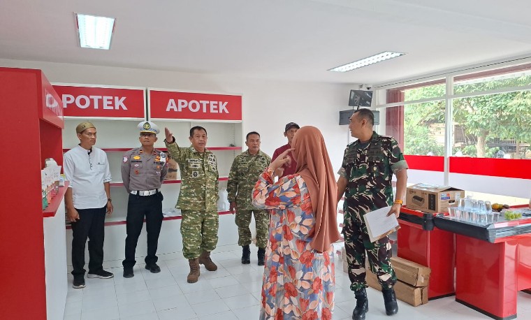 Tim Verifikasi dan Validasi (Verval) Mabes TNI meninjau kesiapan fisik KDKMP di Desa Banyuanyar