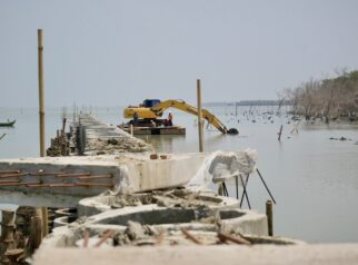 Pembangunan hybrid sea wall atau tanggul pantai