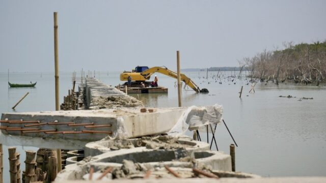 Pembangunan hybrid sea wall atau tanggul pantai