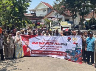 Sebanyak 26 unit alsintan disalurkan kepada 23 poktan di Kabupaten Banyuwangi
