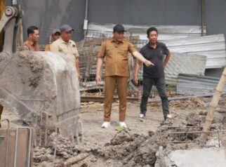 Bupati Sidoarjo H. Subandi didampingi Dinas Pekerjaan Umum Bina Marga (PUBM) Kabupaten Sidoarjo, melakukan inspeksi mendadak (sidak) terhadap progres pembangunan dua rumah pompa