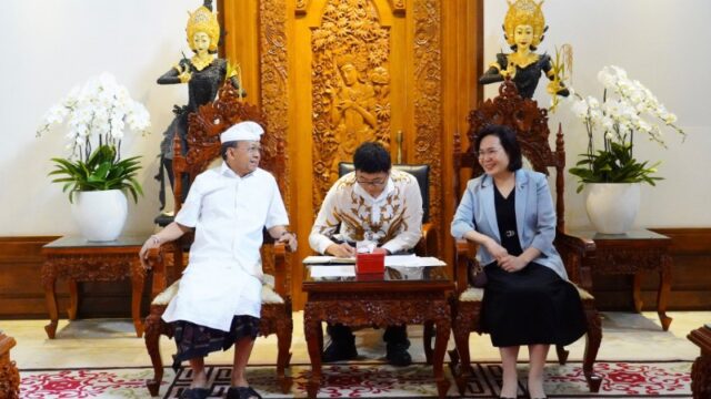 Gubernur Bali, I Wayan Koster saat menerima delegasi Ningxia