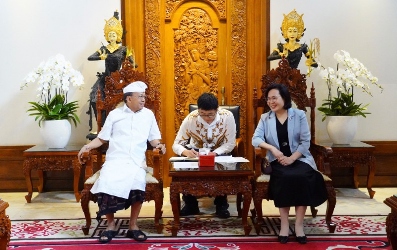 Gubernur Bali, I Wayan Koster saat menerima delegasi Ningxia