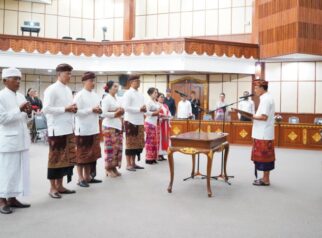 Sekda Bali, Dewa Made Indra melantik lima anggota KPAD Provinsi Bali periode 2026-2031