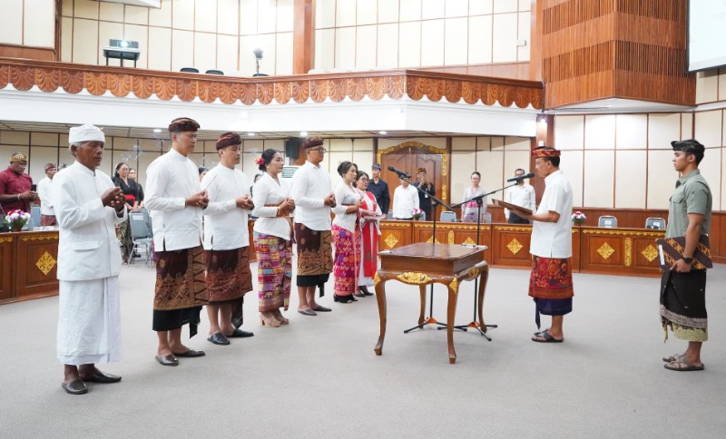 Sekda Bali, Dewa Made Indra melantik lima anggota KPAD Provinsi Bali periode 2026-2031